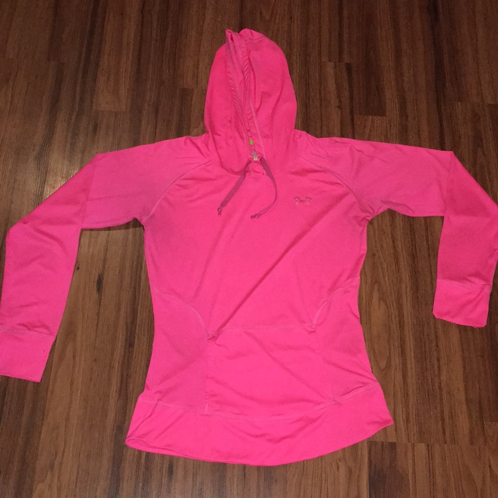 Under Armour top